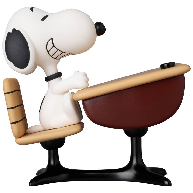 UDF PEANUTS SERIES 18 SNOOPY WITH DESK [メディコムトイ][フィギュア]