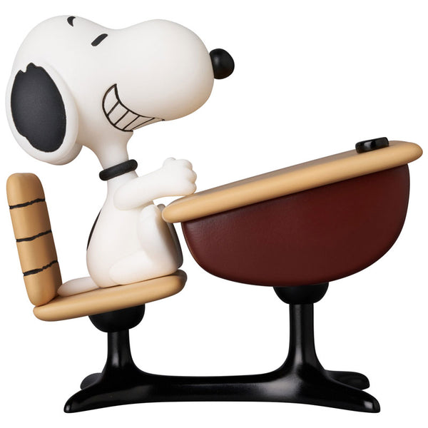 UDF PEANUTS SERIES 18 SNOOPY WITH DESK [メディコムトイ][フィギュア]